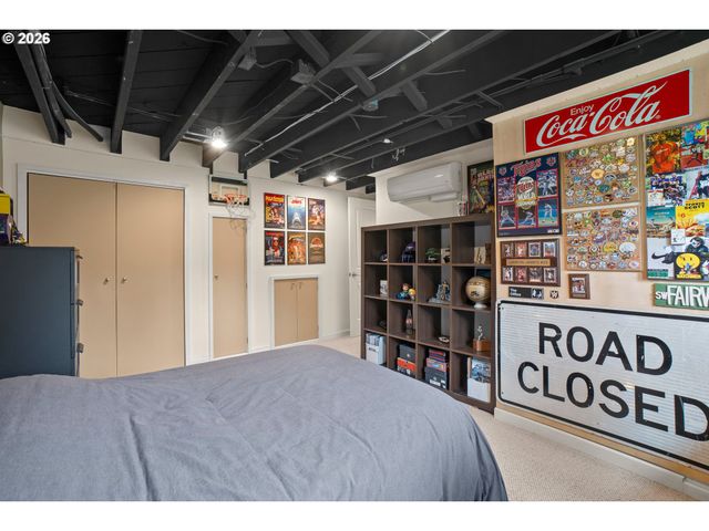 8460 Sw FAIRWAY Dr, Portland, OR 97225