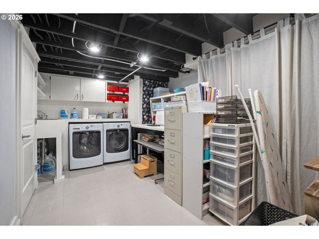 8460 Sw FAIRWAY Dr, Portland, OR 97225