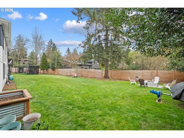 8460 Sw FAIRWAY Dr, Portland, OR 97225