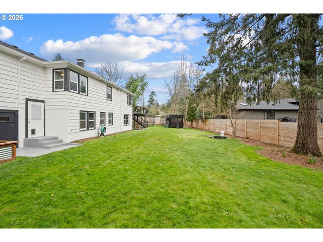 8460 Sw FAIRWAY Dr, Portland, OR 97225