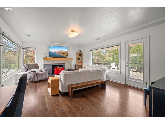 8460 Sw FAIRWAY Dr, Portland, OR 97225