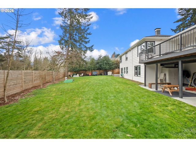 8460 Sw FAIRWAY Dr, Portland, OR 97225
