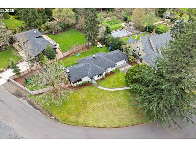 8460 Sw FAIRWAY Dr, Portland, OR 97225