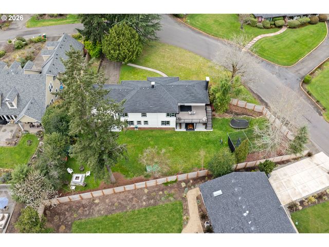 8460 Sw FAIRWAY Dr, Portland, OR 97225