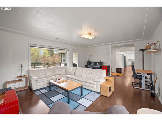 8460 Sw FAIRWAY Dr, Portland, OR 97225