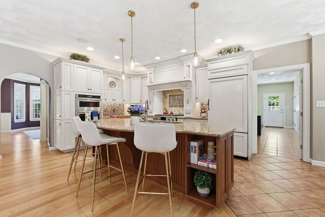 27 Boulder Dr, Burlington, MA 01803