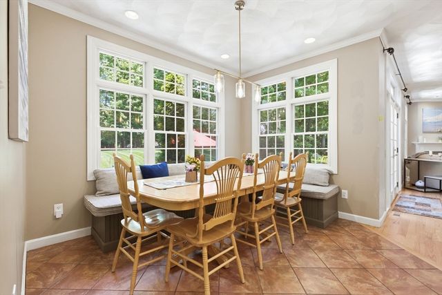 27 Boulder Dr, Burlington, MA 01803