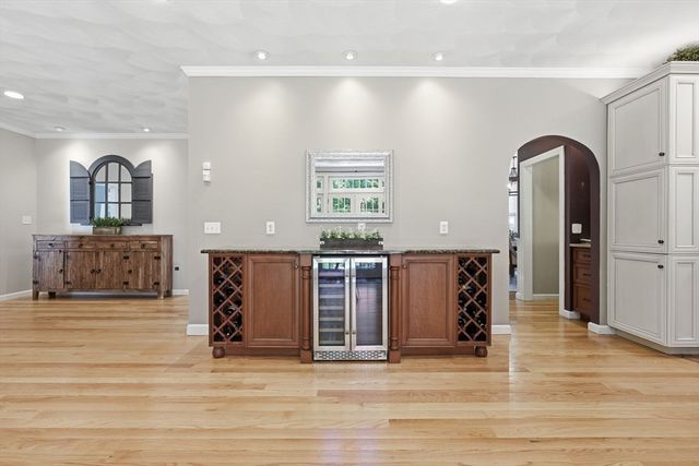 27 Boulder Dr, Burlington, MA 01803