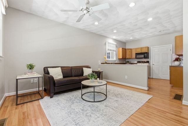 27 Boulder Dr, Burlington, MA 01803