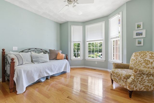 27 Boulder Dr, Burlington, MA 01803
