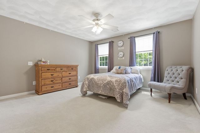 27 Boulder Dr, Burlington, MA 01803