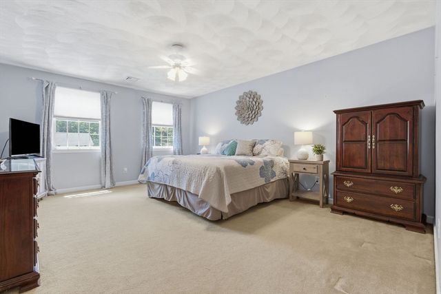 27 Boulder Dr, Burlington, MA 01803