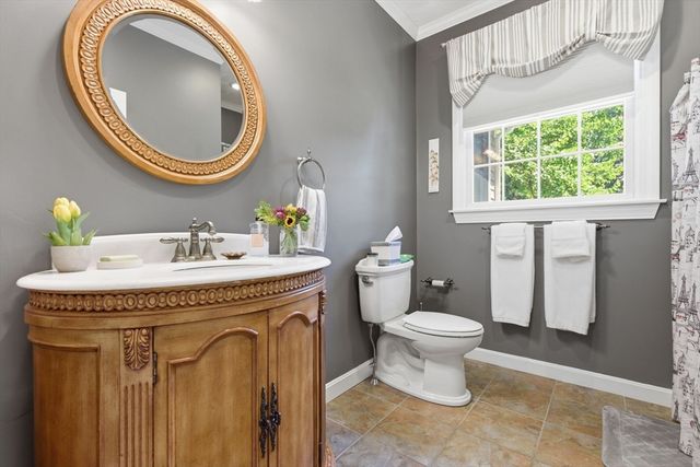 27 Boulder Dr, Burlington, MA 01803
