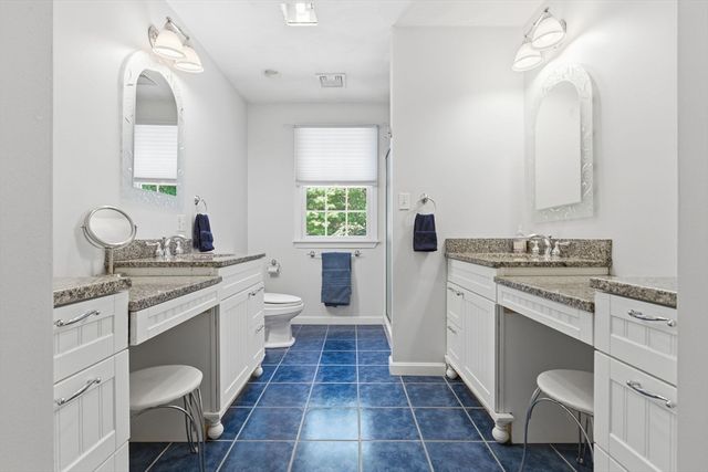 27 Boulder Dr, Burlington, MA 01803