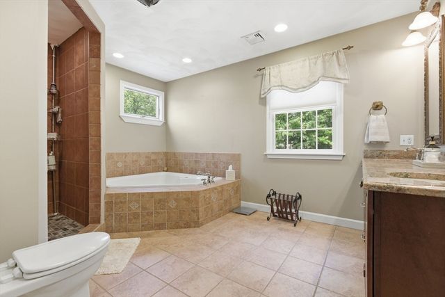 27 Boulder Dr, Burlington, MA 01803