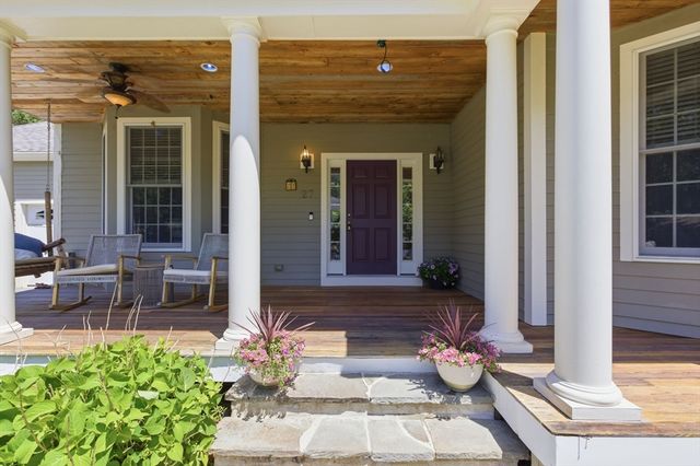 27 Boulder Dr, Burlington, MA 01803