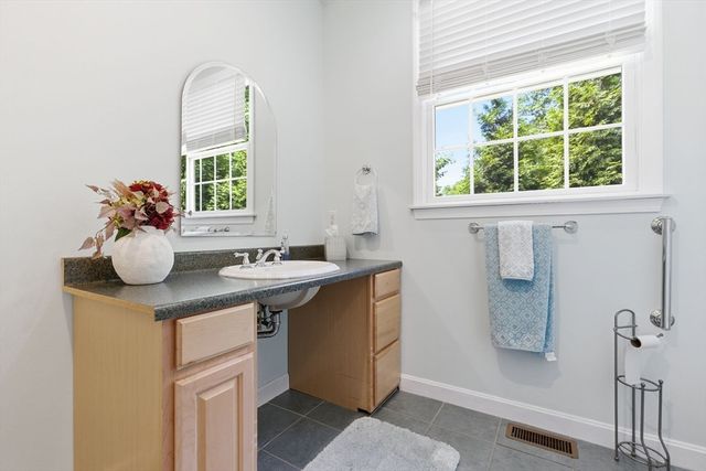 27 Boulder Dr, Burlington, MA 01803