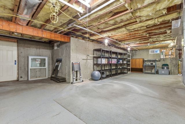 27 Boulder Dr, Burlington, MA 01803