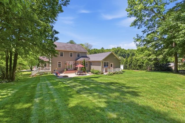 27 Boulder Dr, Burlington, MA 01803
