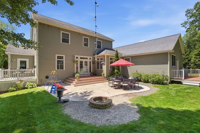 27 Boulder Dr, Burlington, MA 01803