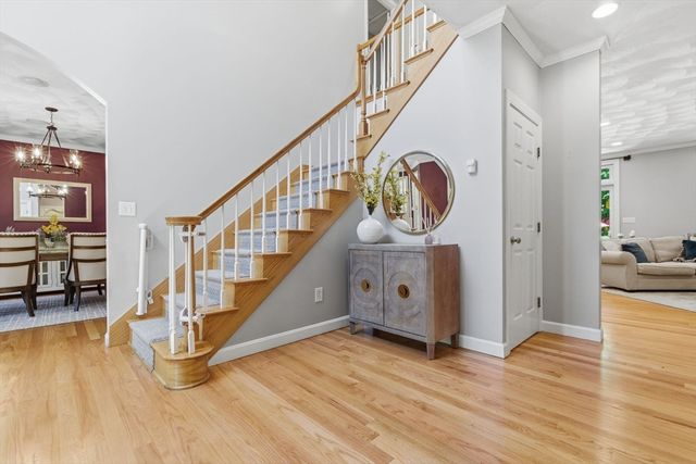 27 Boulder Dr, Burlington, MA 01803