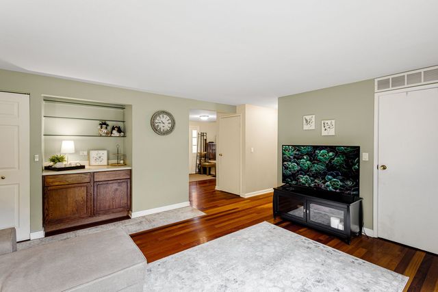 716 Dorchester Drive, Bolingbrook, IL 60440