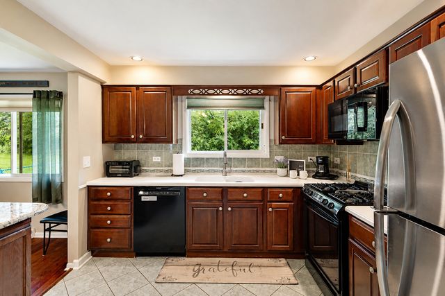 716 Dorchester Drive, Bolingbrook, IL 60440
