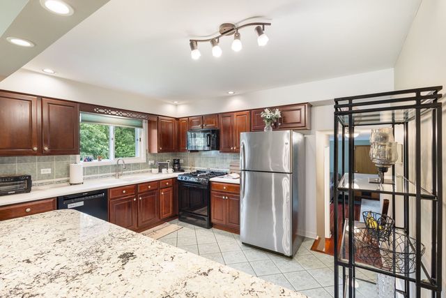 716 Dorchester Drive, Bolingbrook, IL 60440