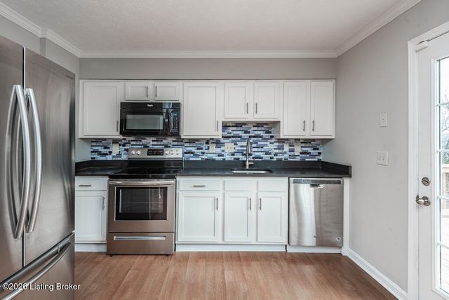 9208 Foxtail Ct, Crestwood, KY 40014