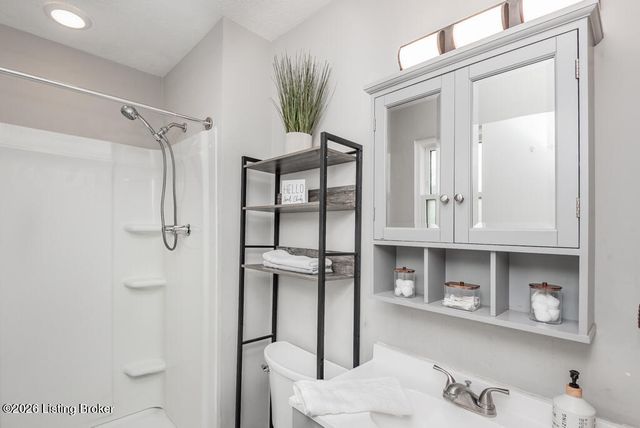 9208 Foxtail Ct, Crestwood, KY 40014