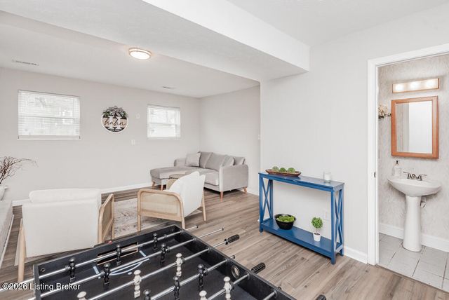 9208 Foxtail Ct, Crestwood, KY 40014