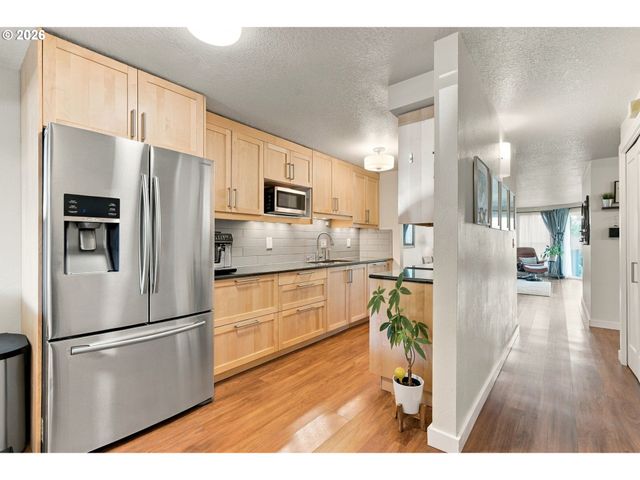 5630 S RIVERSIDE Ln 7, Portland, OR 97239