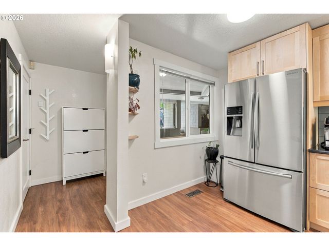 5630 S RIVERSIDE Ln 7, Portland, OR 97239