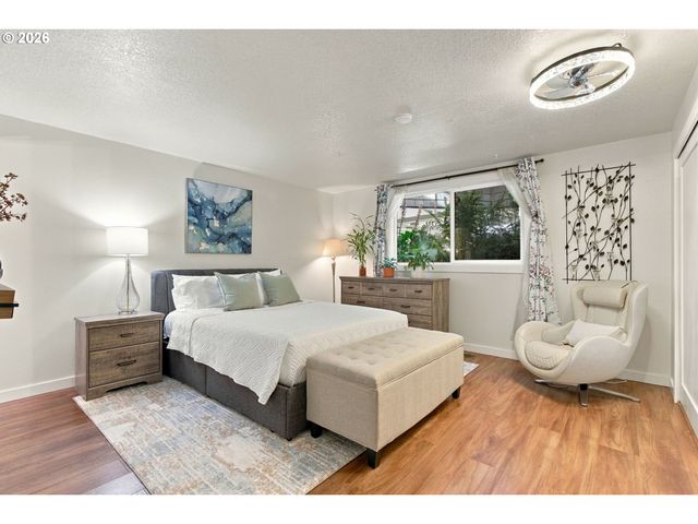 5630 S RIVERSIDE Ln 7, Portland, OR 97239
