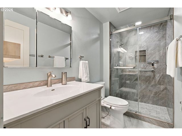 5630 S RIVERSIDE Ln 7, Portland, OR 97239