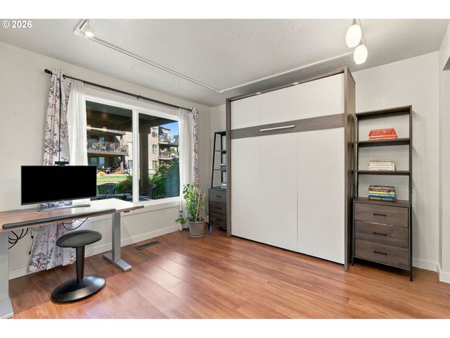 5630 S RIVERSIDE Ln 7, Portland, OR 97239