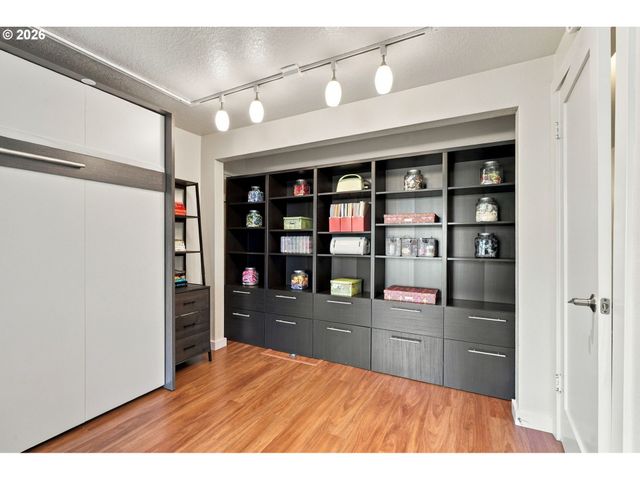 5630 S RIVERSIDE Ln 7, Portland, OR 97239
