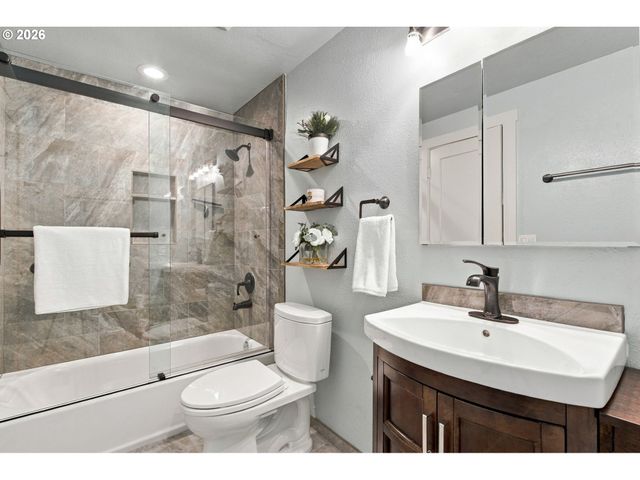 5630 S RIVERSIDE Ln 7, Portland, OR 97239