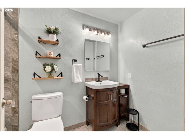 5630 S RIVERSIDE Ln 7, Portland, OR 97239