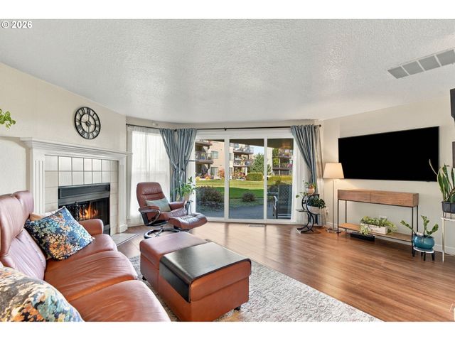 5630 S RIVERSIDE Ln 7, Portland, OR 97239