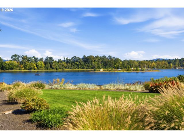 5630 S RIVERSIDE Ln 7, Portland, OR 97239