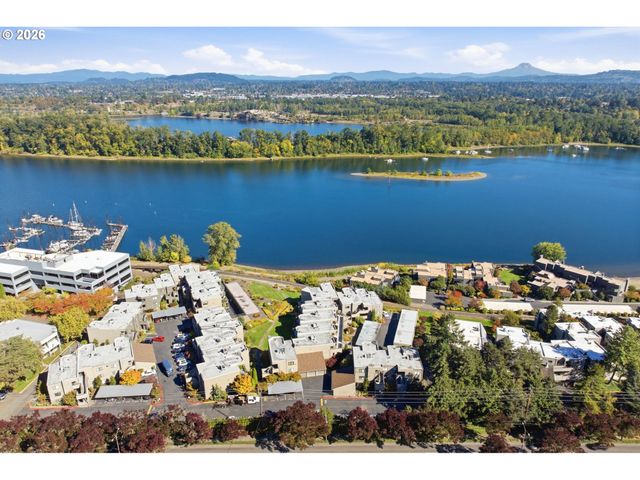 5630 S RIVERSIDE Ln 7, Portland, OR 97239