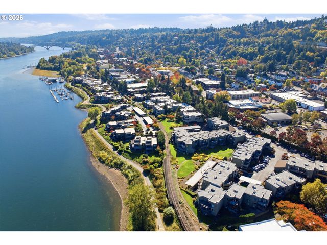 5630 S RIVERSIDE Ln 7, Portland, OR 97239
