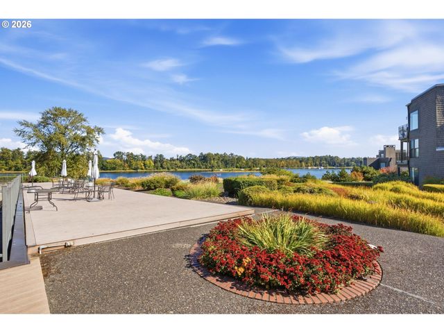5630 S RIVERSIDE Ln 7, Portland, OR 97239