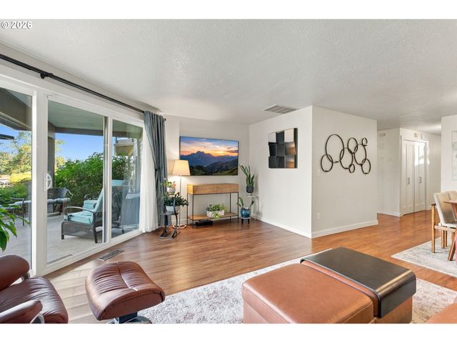 5630 S RIVERSIDE Ln 7, Portland, OR 97239