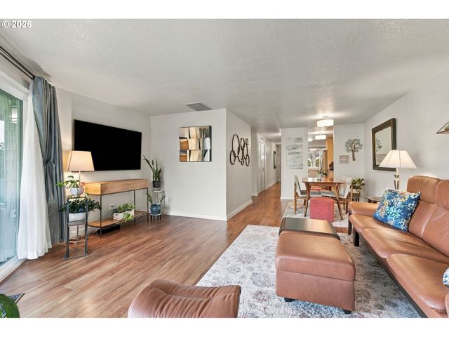 5630 S RIVERSIDE Ln 7, Portland, OR 97239