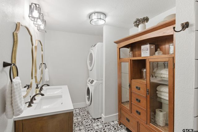 307 Locust Street, Winnsboro, TX 75494
