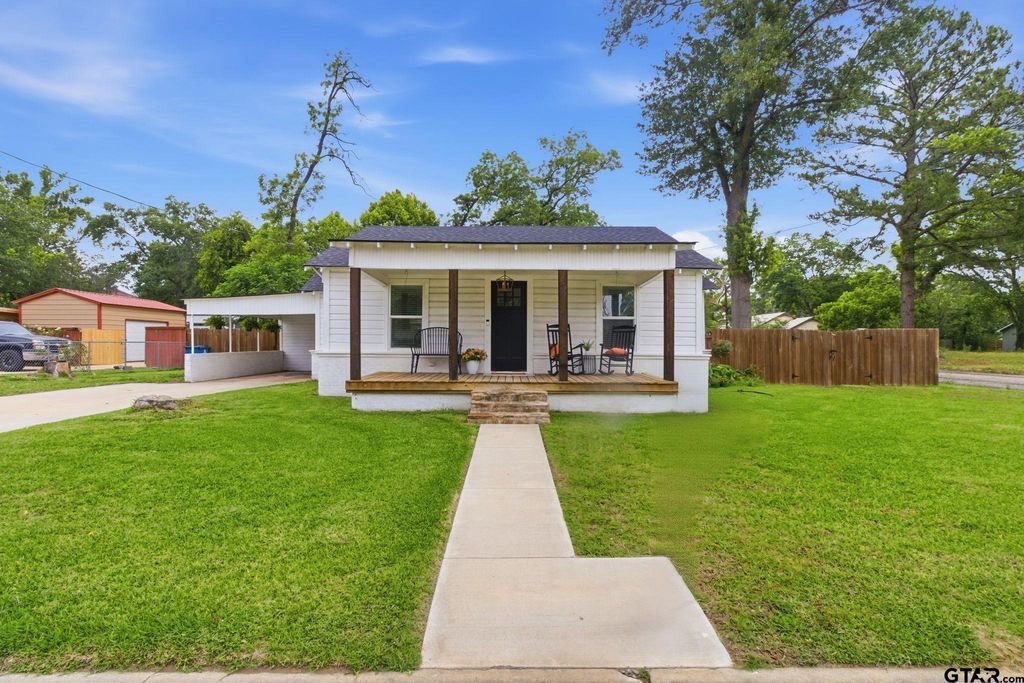 307 Locust Street, Winnsboro, TX 75494