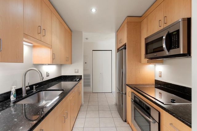 4 Summit Drive 504, Reading, MA 01867