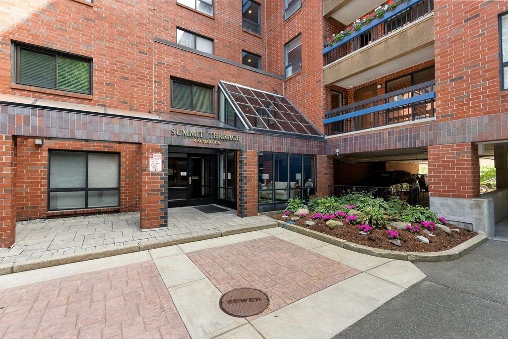 4 Summit Drive 504, Reading, MA 01867